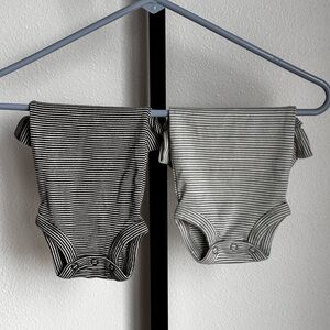 Carters 2 newborn bodysuits